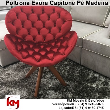 Poltrona Évora Capitonê pé madeira